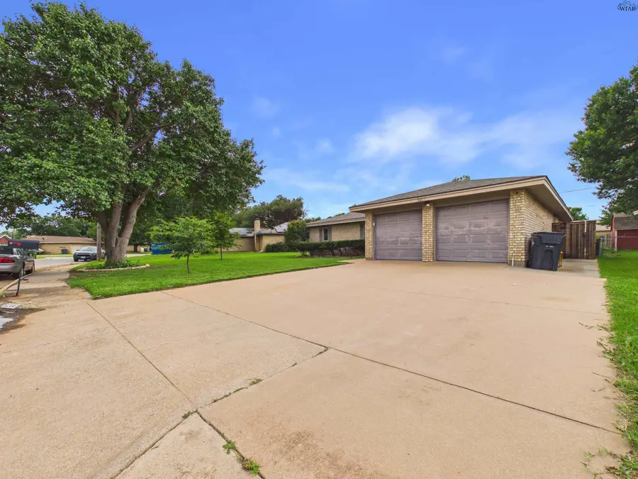 5210 BROOKWOOD DRIVE, Wichita Falls, TX 76302 - #2