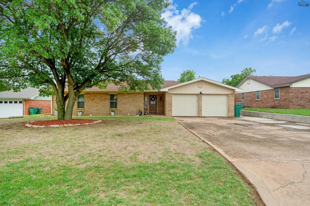 707 W TEXAS AVENUE, Iowa Park, TX 76367 - #1