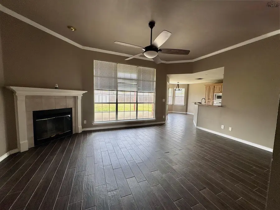 1213 PARLIAMENT STREET, Burkburnett, TX 76354 - #2