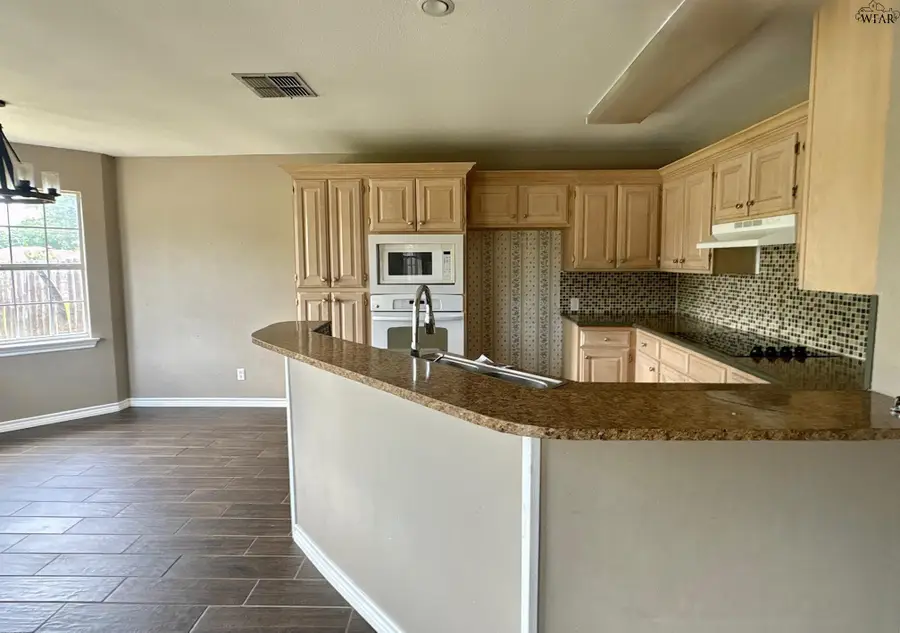 1213 PARLIAMENT STREET, Burkburnett, TX 76354 - #3