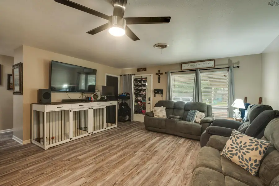1509 DOUGLAS DRIVE, Iowa Park, TX 76367 - #3