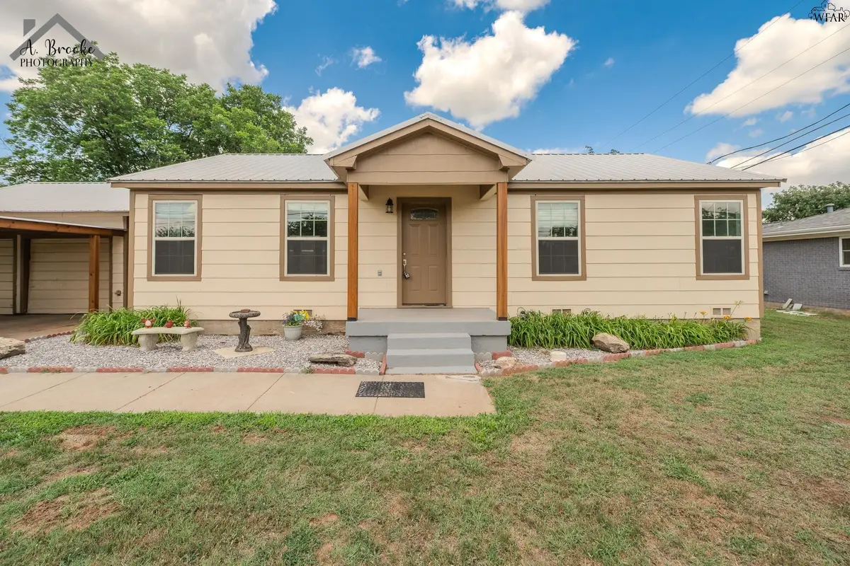 729 W 3RD STREET, Burkburnett, TX 76354 - #1