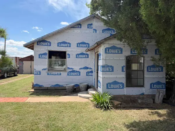 304 E OLIVE STREET, Holliday, TX 76366