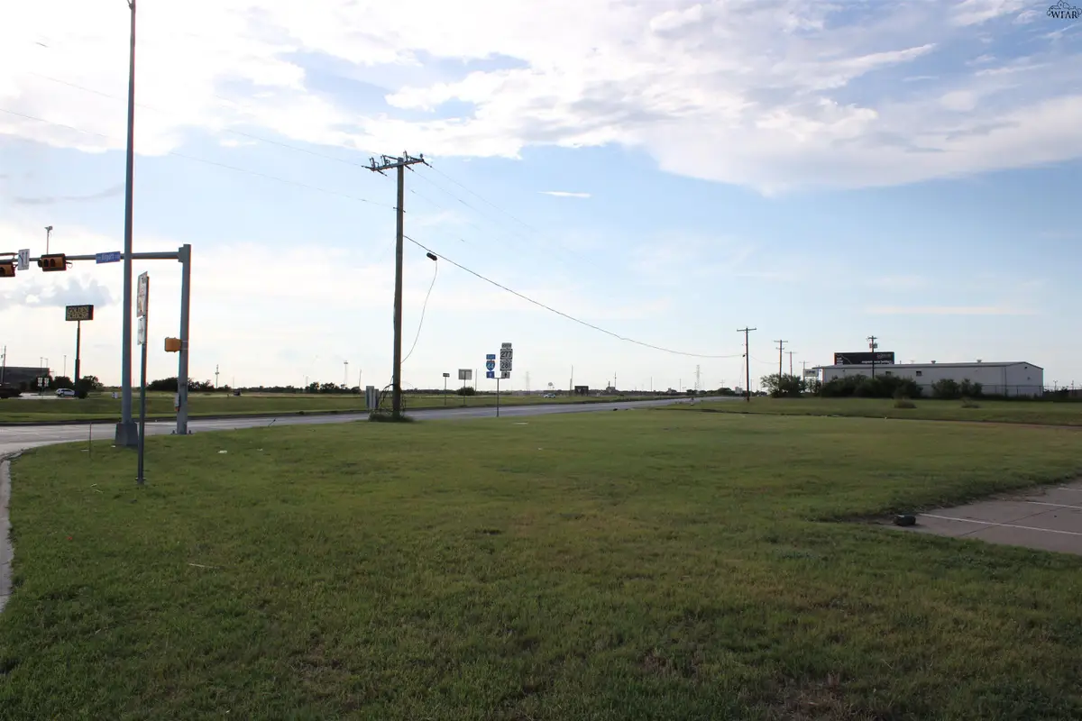 2901 CENTRAL FREEWAY, Wichita Falls, TX 76306 - #1