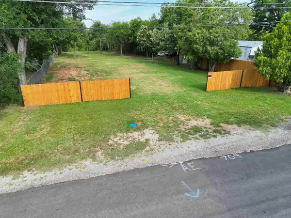 709 N ARCHER, Henrietta, TX 76365