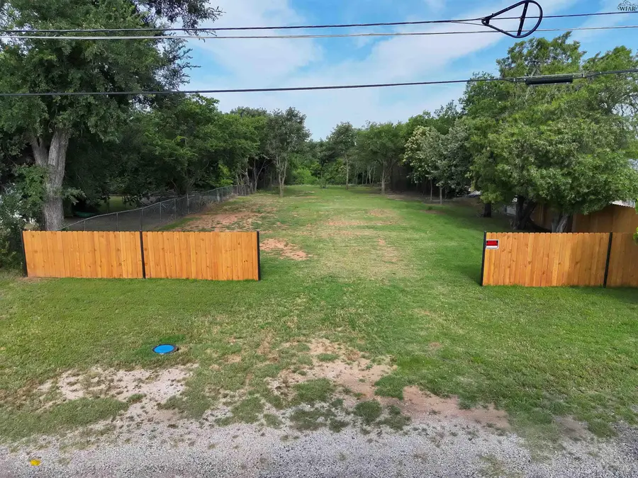 709 N ARCHER, Henrietta, TX 76365 - #3