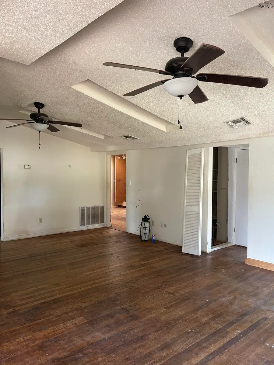 309 W 6TH STREET, Burkburnett, TX 76354 - #3