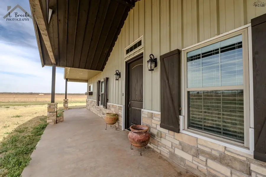 9118 HALL ROAD, Iowa Park, TX 76367 - #2