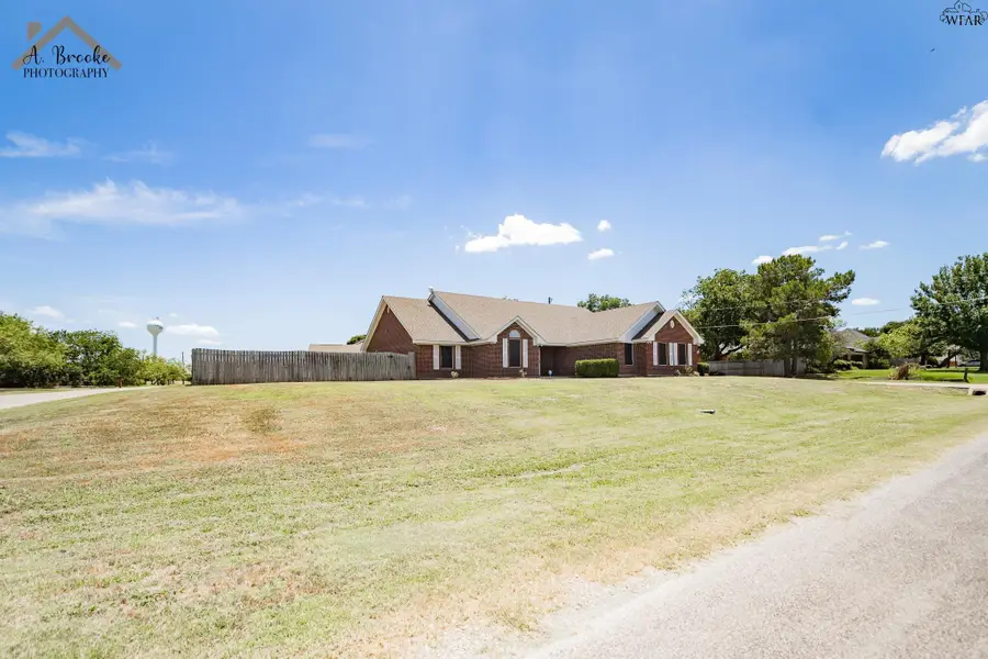 800 SHORELINE DRIVE, Wichita Falls, TX 76308 - #2