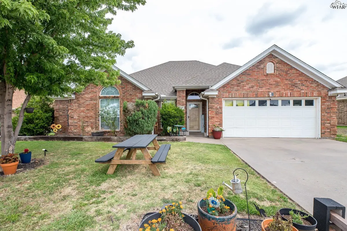 2105 E HUNTERS GLEN, Wichita Falls, TX 76306 - #1