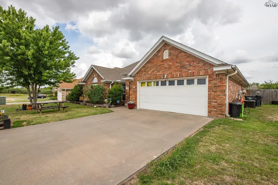2105 E HUNTERS GLEN, Wichita Falls, TX 76306 - #2