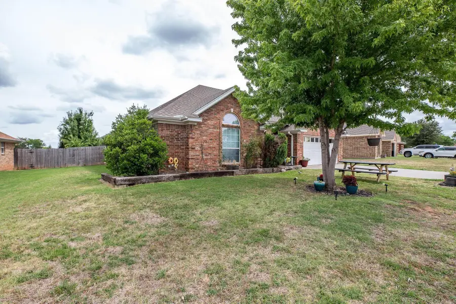 2105 E HUNTERS GLEN, Wichita Falls, TX 76306 - #3