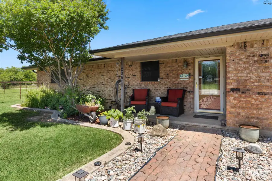 206 N CYPRESS AVENUE, Petrolia, TX 76377 - #2