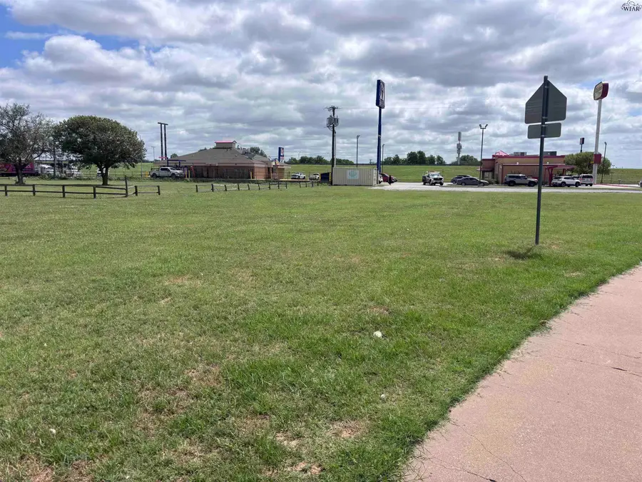 907 DANA STREET, Burkburnett, TX 76354 - #2
