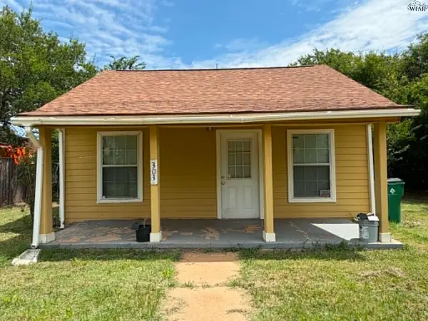 303 E WHARTON AVENUE, Electra, TX 76360