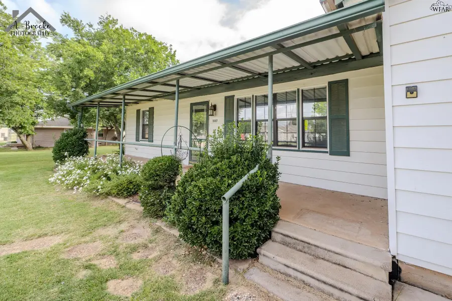 507 S CENTRAL AVENUE, Petrolia, TX 76377 - #2