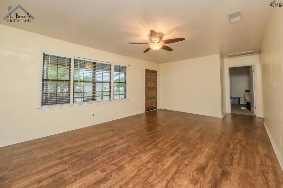 507 S CENTRAL AVENUE, Petrolia, TX 76377 - #3