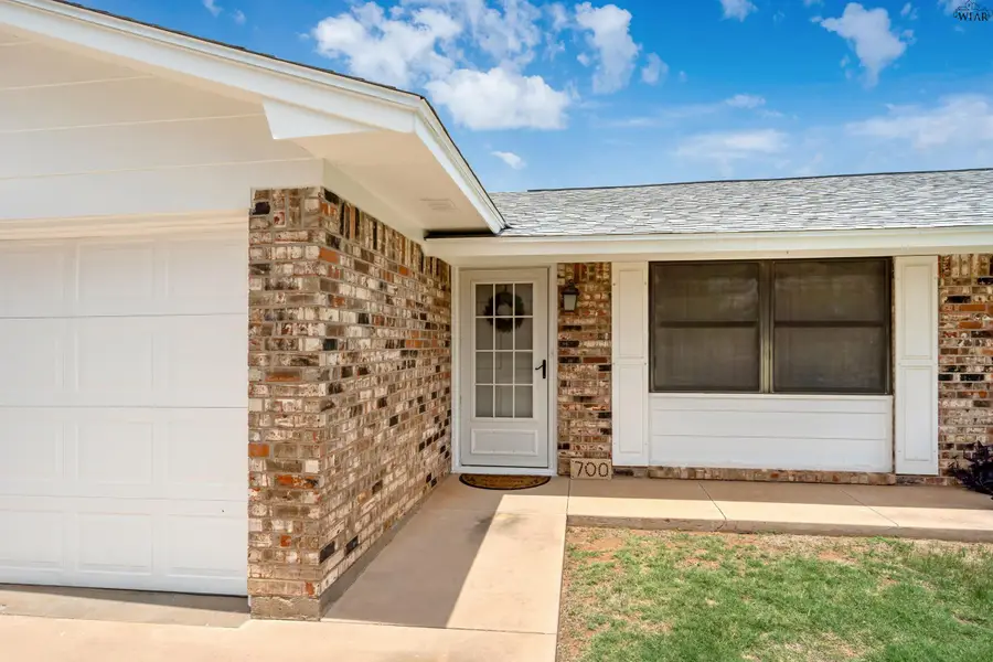 700 W MANES AVENUE, Iowa Park, TX 76367 - #2