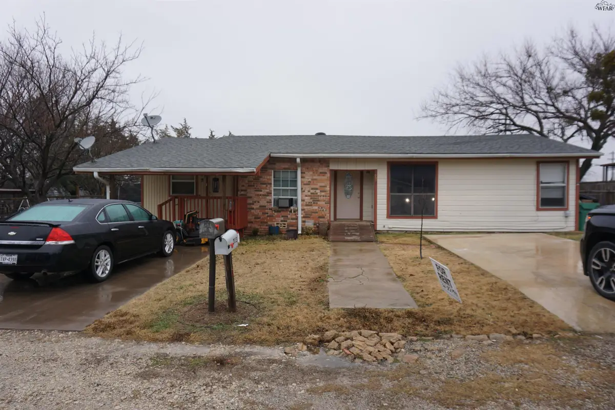 203 N PRAIRIE, Nocona, TX 76255 - #1