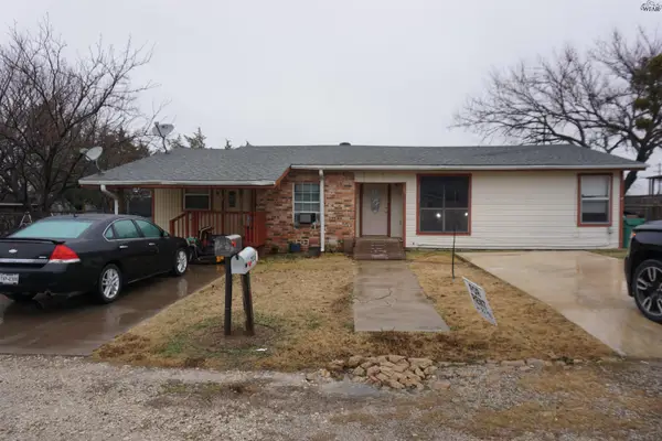 203 N PRAIRIE, Nocona, TX 76255
