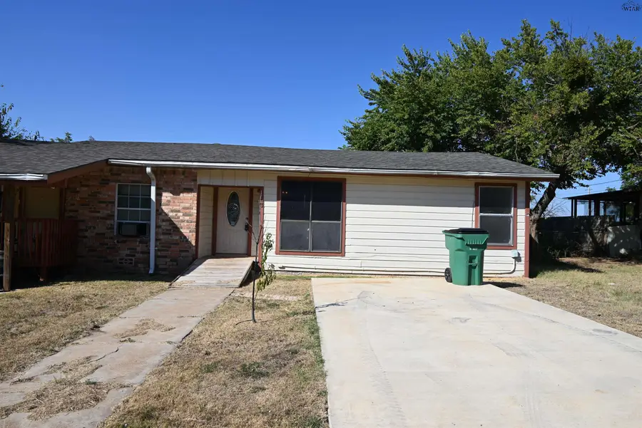 203 N PRAIRIE, Nocona, TX 76255 - #2