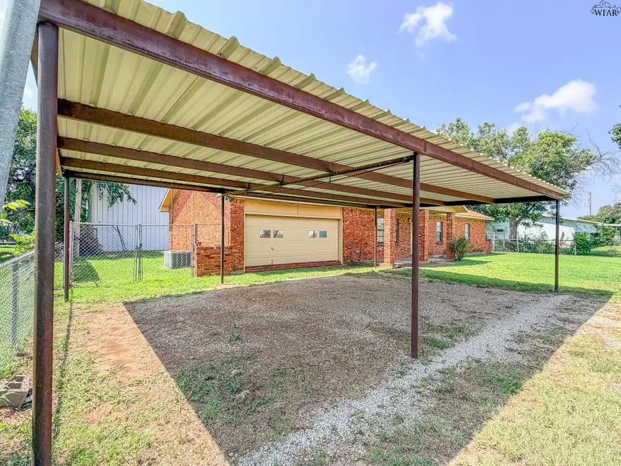 203 W COTTONWOOD STREET, Holliday, TX 76366 - #3