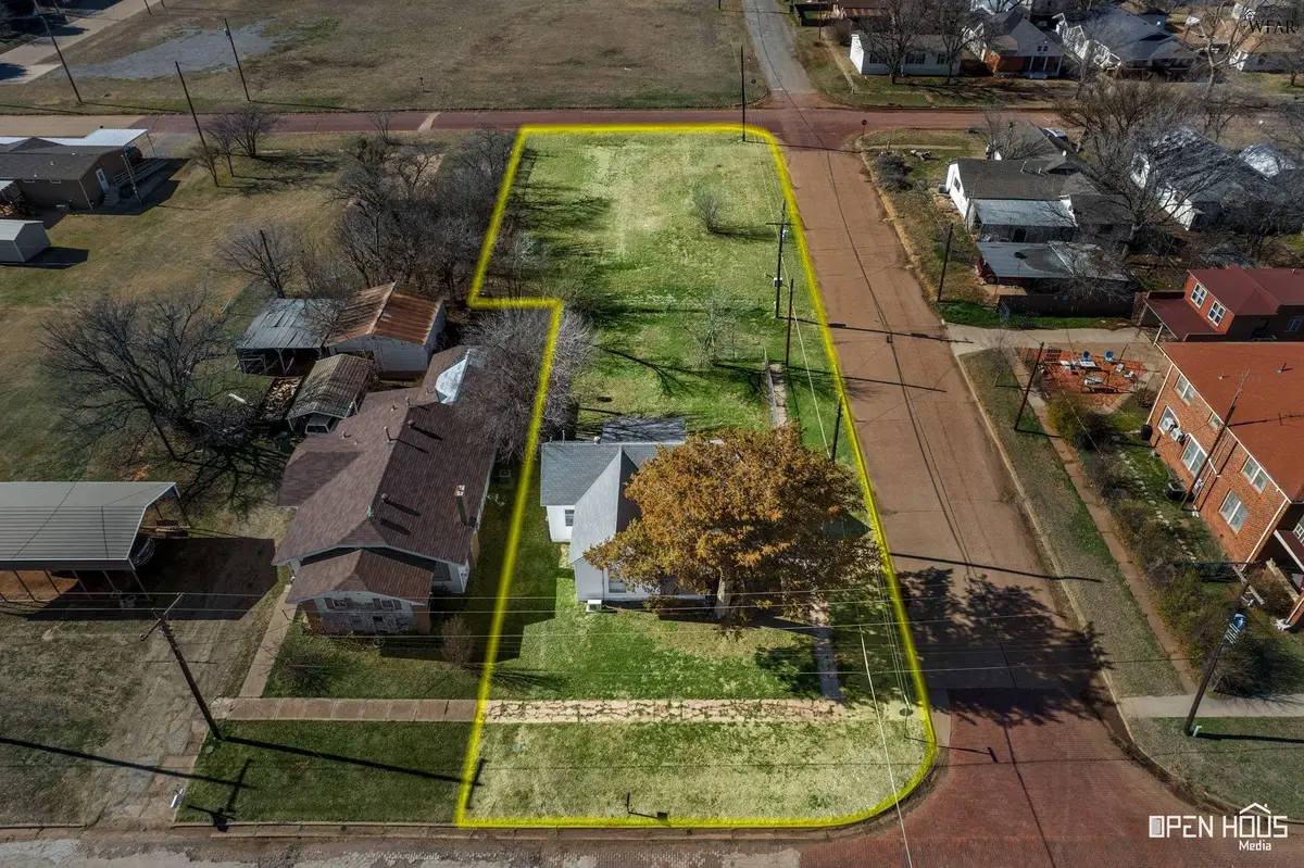 621 N MAIN STREET, Electra, TX 76360 - #1