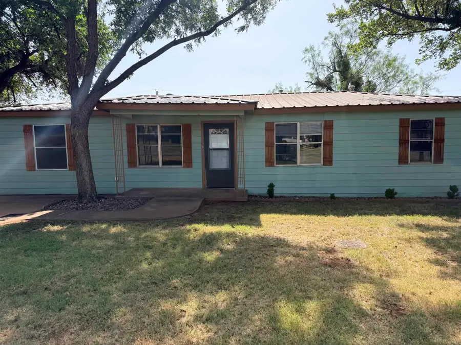 621 S PARK AVENUE, Iowa Park, TX 76367 - #2