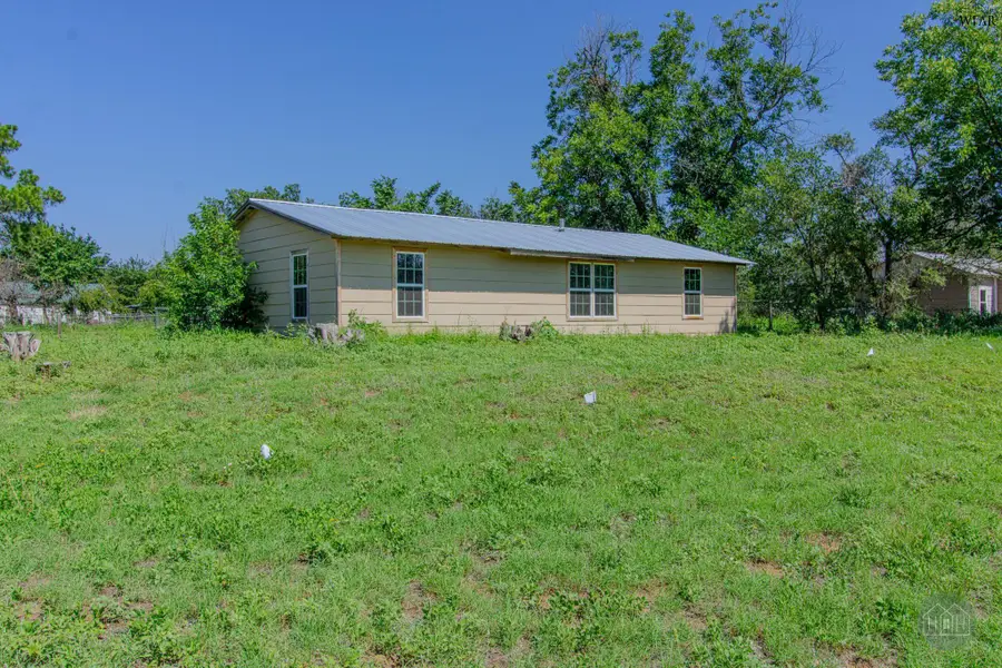 927 LONDON STREET, Vernon, TX 76384 - #2
