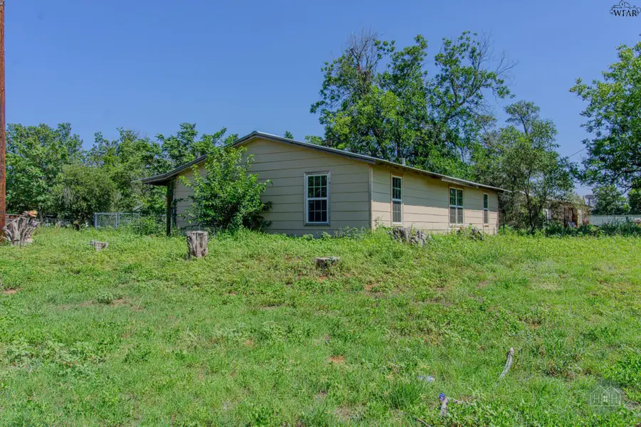 927 LONDON STREET, Vernon, TX 76384 - #3