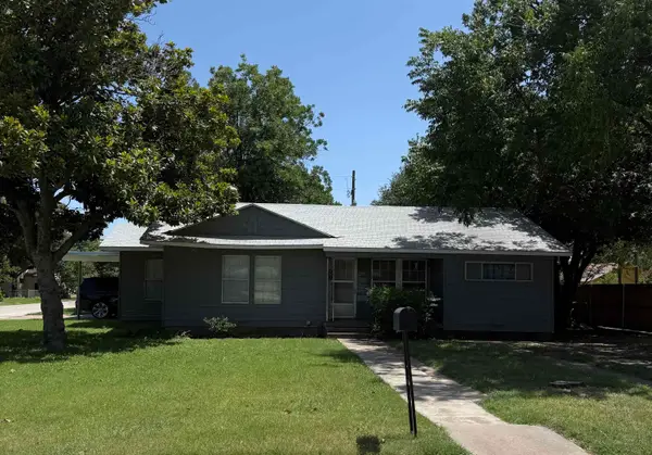 701 W BLOODWORTH STREET, Olney, TX 76374