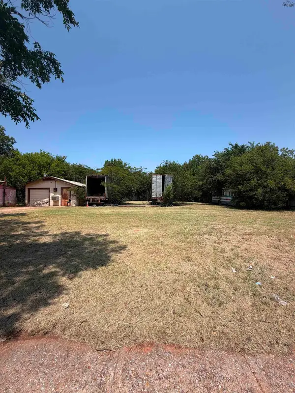 1010 WICHITA STREET, Wichita Falls, TX 76306