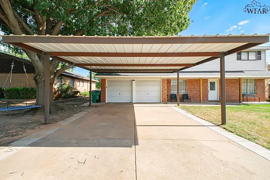 708 W COLEMAN AVENUE, Iowa Park, TX 76367 - #2