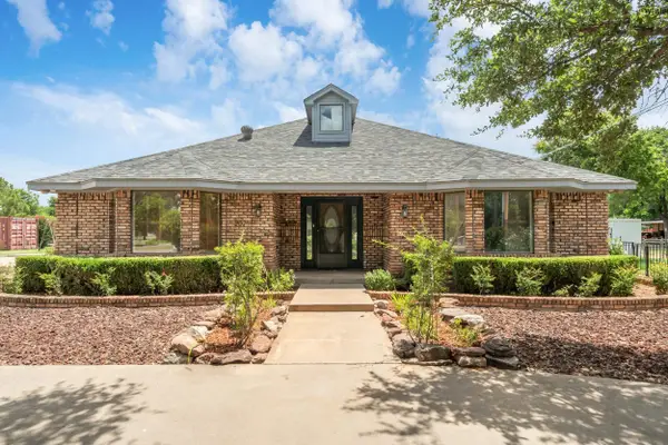 207 S JACKSON AVENUE, Iowa Park, TX 76367