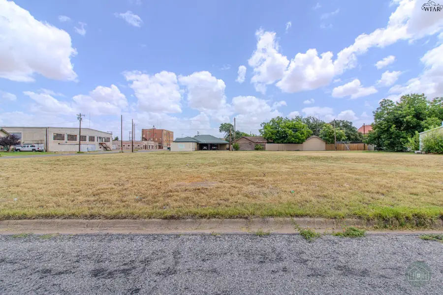 1901 DEAF SMITH STREET, Vernon, TX 76384 - #2