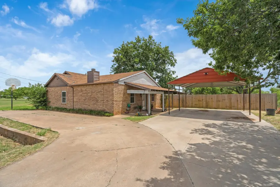 125 SOUTH GATE GARDENS STREET, Iowa Park, TX 76367 - #2