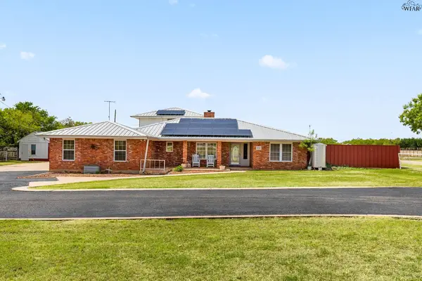402 N FM 369, Iowa Park, TX 76367