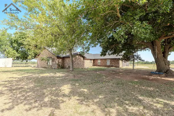 255250 EAST 2010 ROAD, Randlett, OK 73562