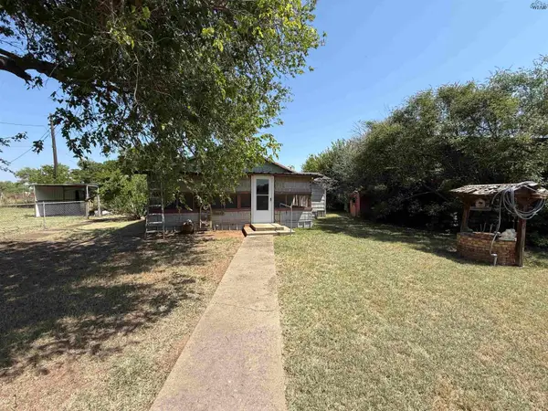 5830 FULFER LANE, Iowa Park, TX 76367