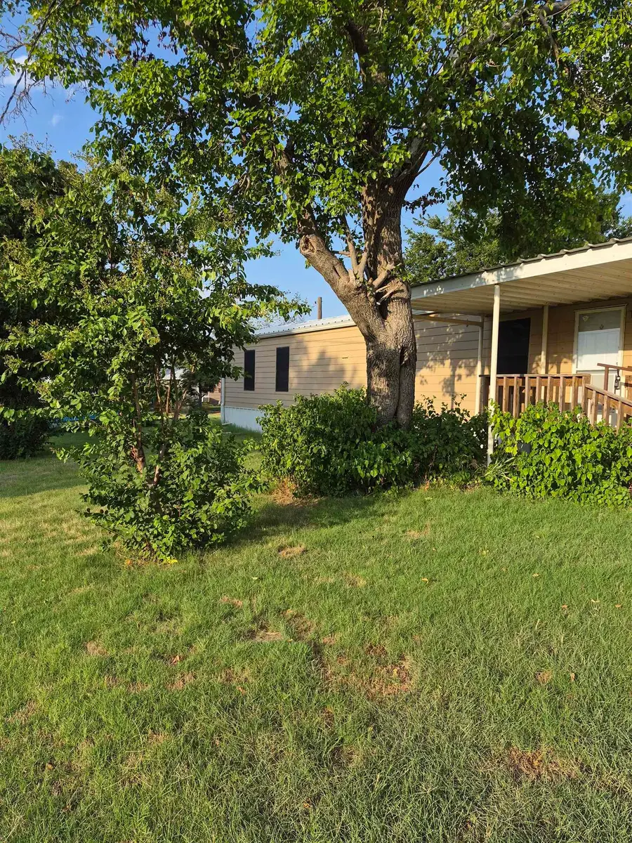 310 W MICHIGAN AVENUE, Electra, TX 76360 - #2
