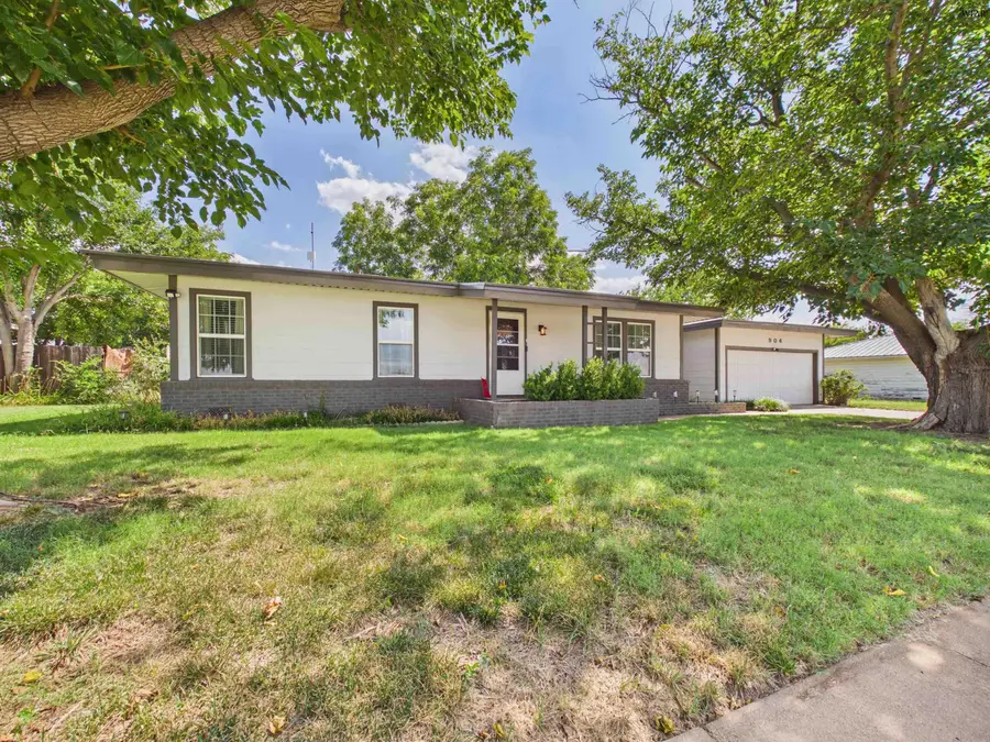 904 S MAIN STREET, Electra, TX 76360 - #2