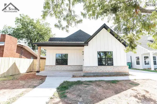 103 W ALDINE STREET, Iowa Park, TX 76367