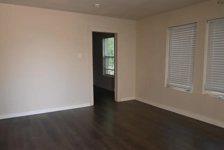 1105 BURKBURNETT ROAD, Wichita Falls, TX 76306 - #3