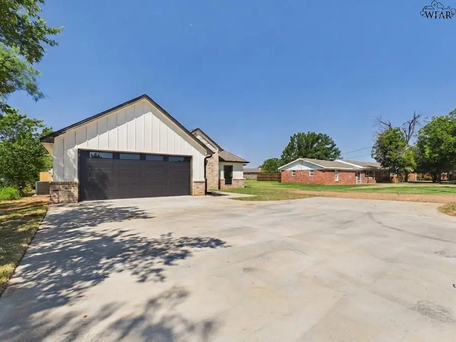 6619 SOUTHWEST PARKWAY, Wichita Falls, TX 76310 - #3