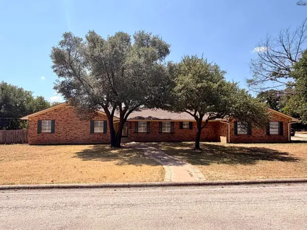 1701 E SPRING STREET, Henrietta, TX 76365