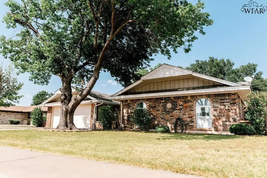 12 FAWNWOOD COURT, Wichita Falls, TX 76310 - #2