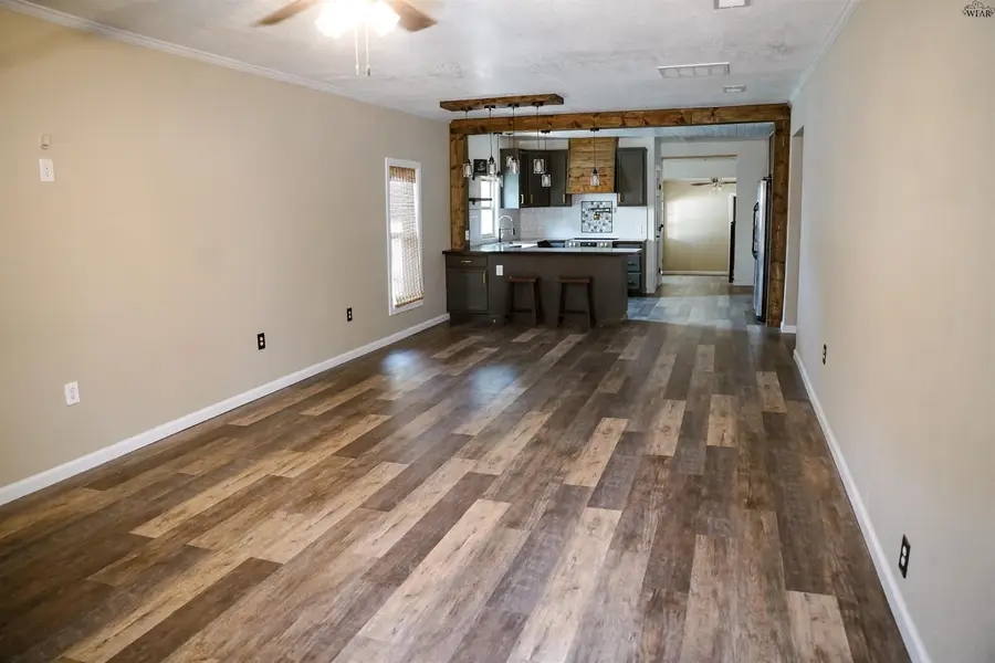 460 S 11TH STREET, Munday, TX 76371 - #2