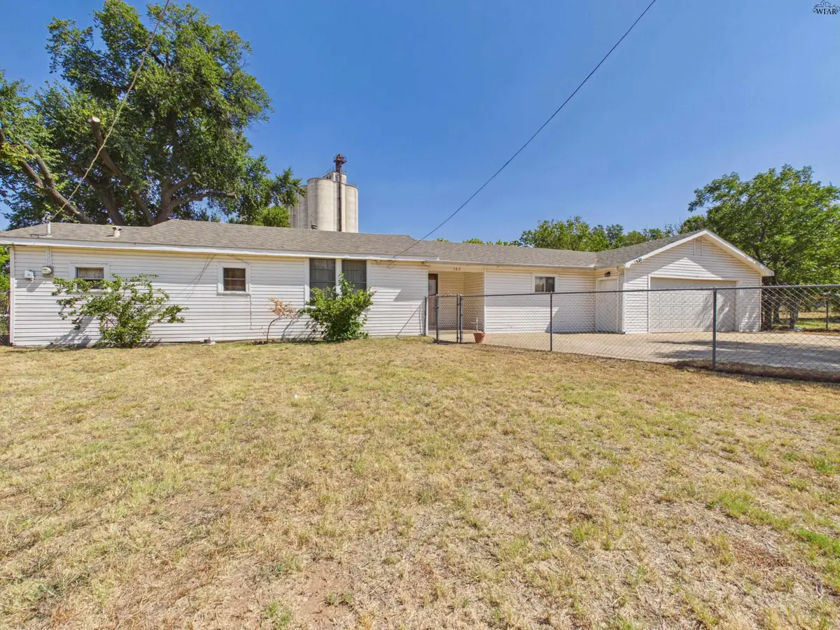 105 W COLLEGE STREET, Burkburnett, TX 76354 - #1
