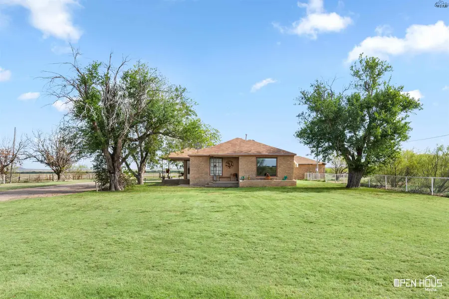 1593 IRVIN RD, Quanah, TX 79252 - #2