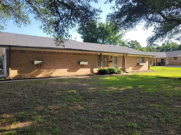 1417 OAK HILLS, Graham, TX 76450